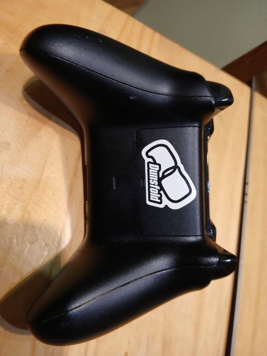 Xbox One 1708 pad + gra Zoo Tycoon