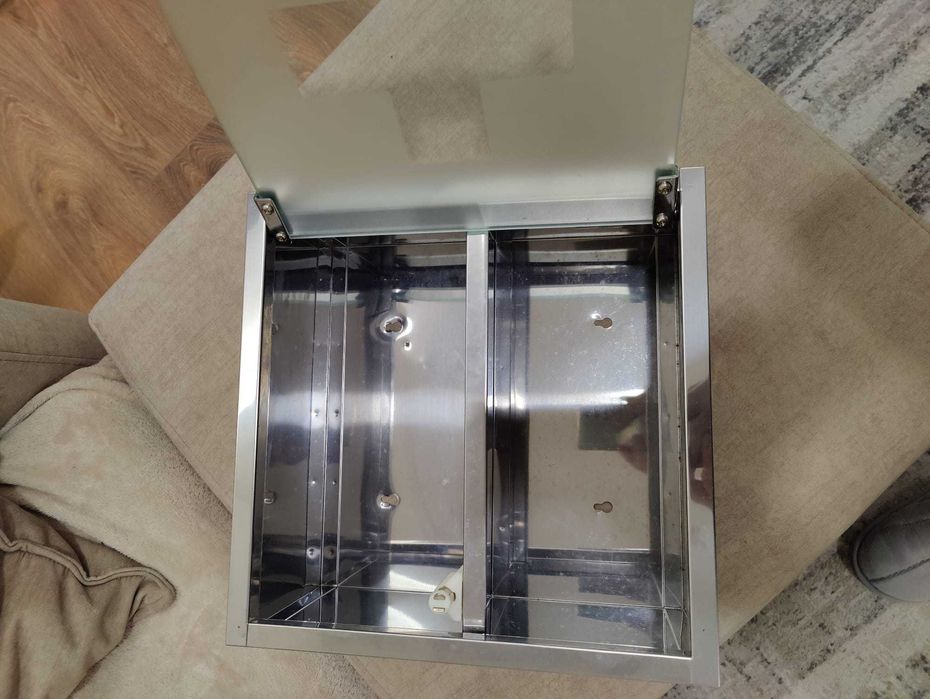 Caixa de primeiros socorros em vidro temperado e metal