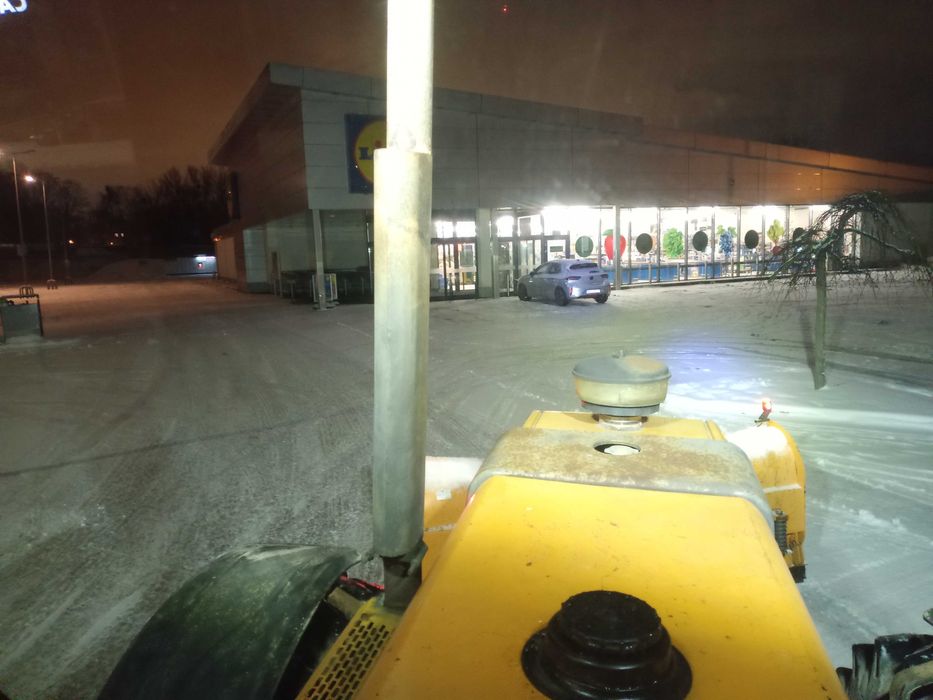 Odśnieżanie placów, parkingów, dróg