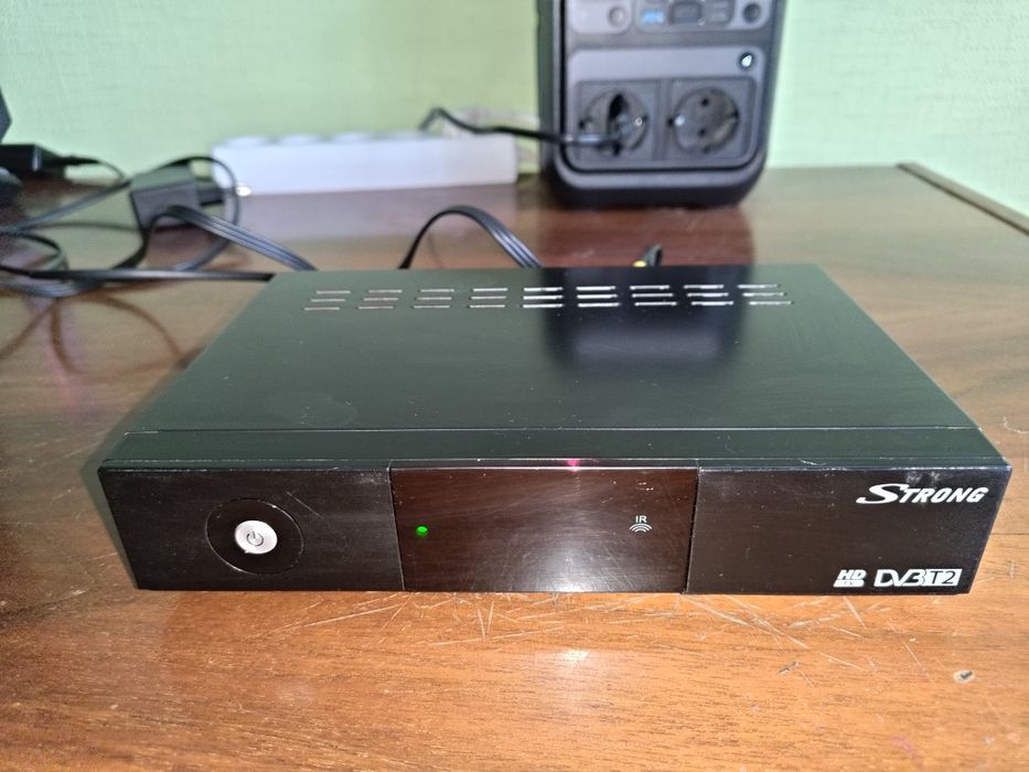 Цифровой тюнер Т2 Strong SRT 8500 (для любых ТВ)