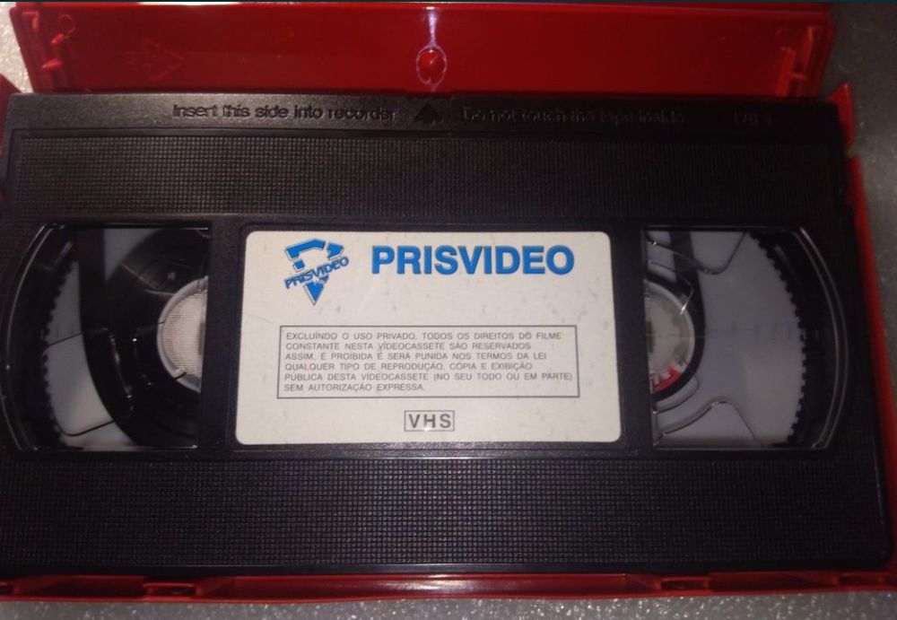 Antiga e rara cassete vhs Pokémon red edition
