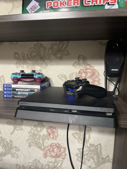 ігрова приставка Playstation 4