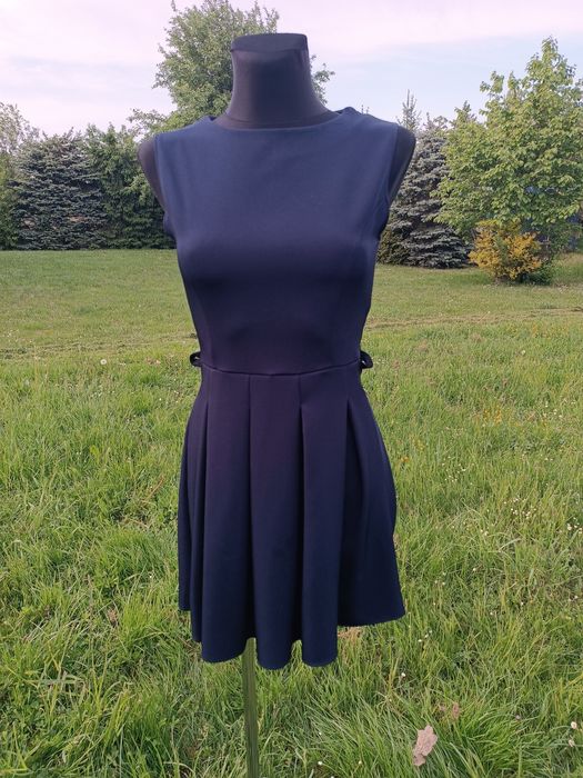 Granatowa sukienka wizytowa S galowa rozkloszowana