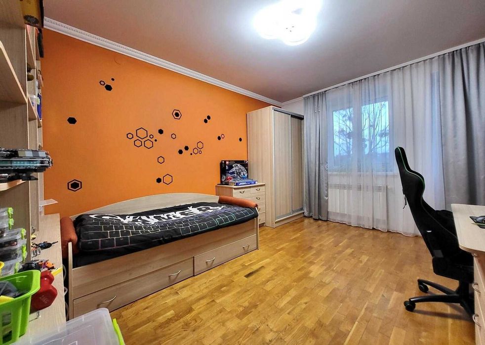 Продам квартиру з гаражем в Центрі міста