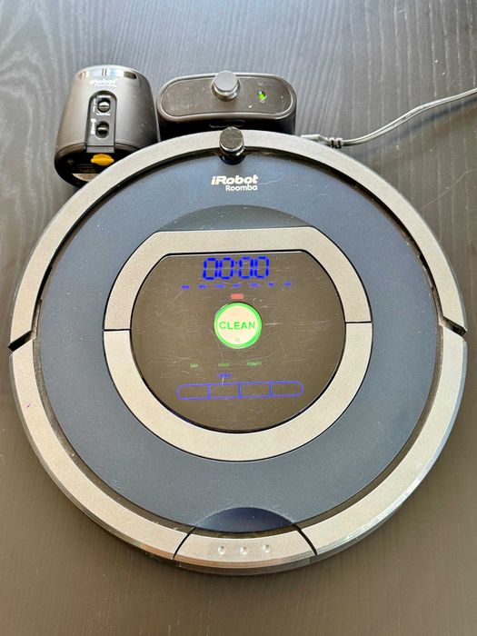 iRobot Roomba 786P używana, nowa bateria, stan bdb wirt sciana latarni