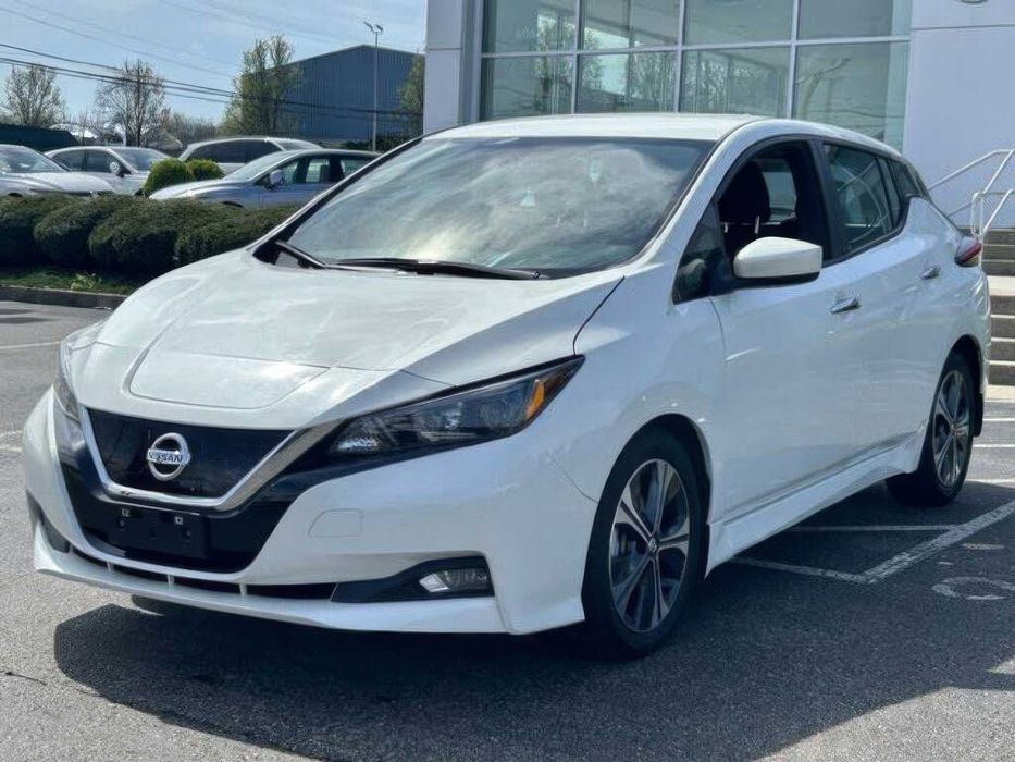 Nissan LEAF      2023