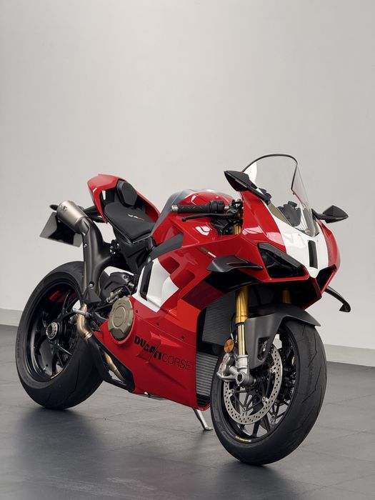Ducati V4R 2023 como nova