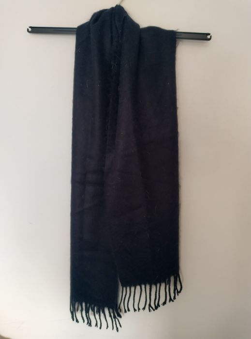 Cachecol Preto Felpudo com Franjas (1,35m)
