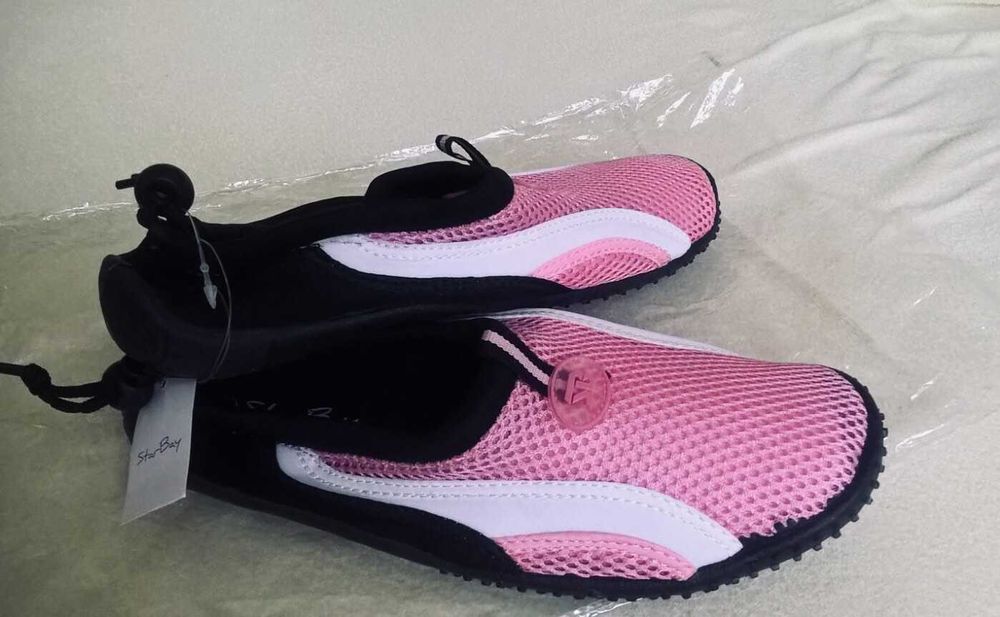 Жіночі фірмові аквашузи Wave