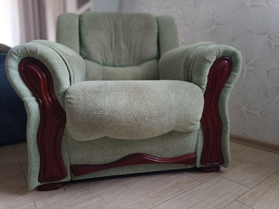 Мягкое , удобное кресло и диван