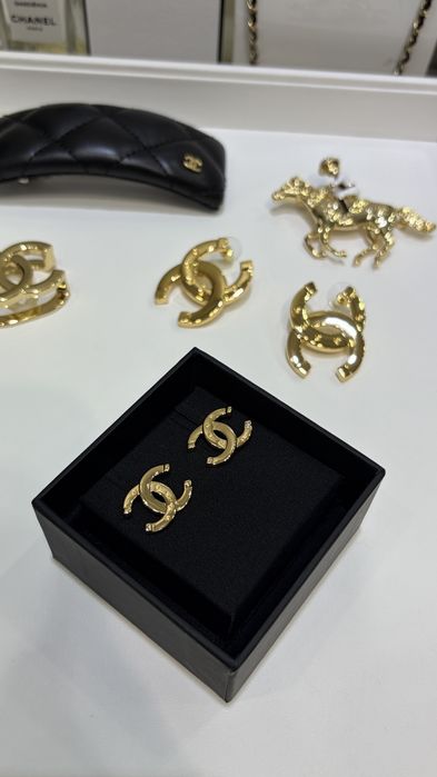 CHANEL® Luksusowe perły CC® kolczyki ekskluzywna biżuteria