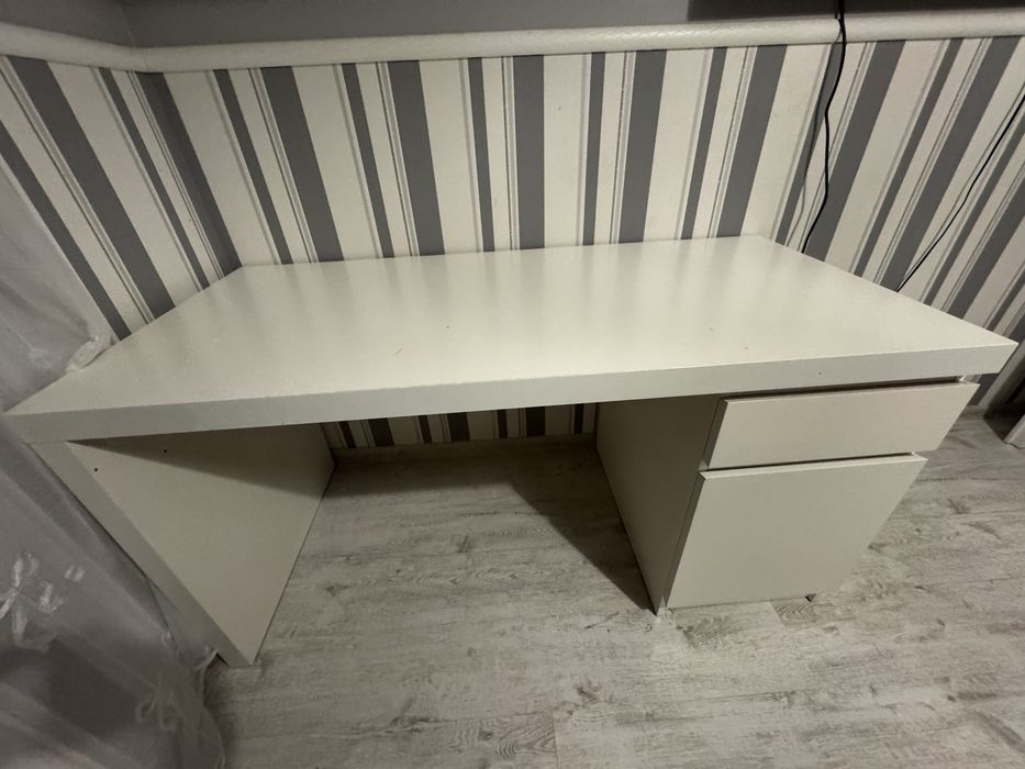 Biurko biale z ikea