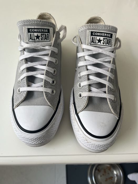 Tenis da marca convetse All start com pouco uso