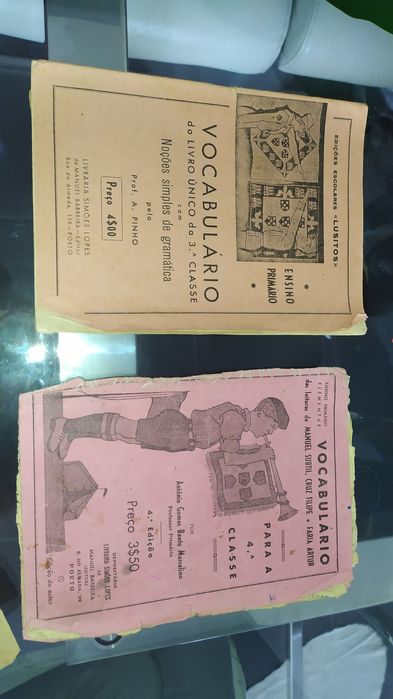 Conjunto antigo de manuais de português com mais de 70 anos