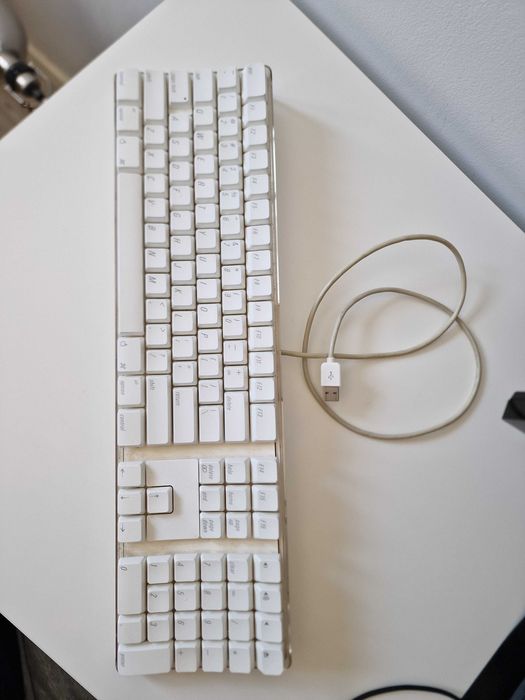 Apple Keyboard (A1048)64284551437698120