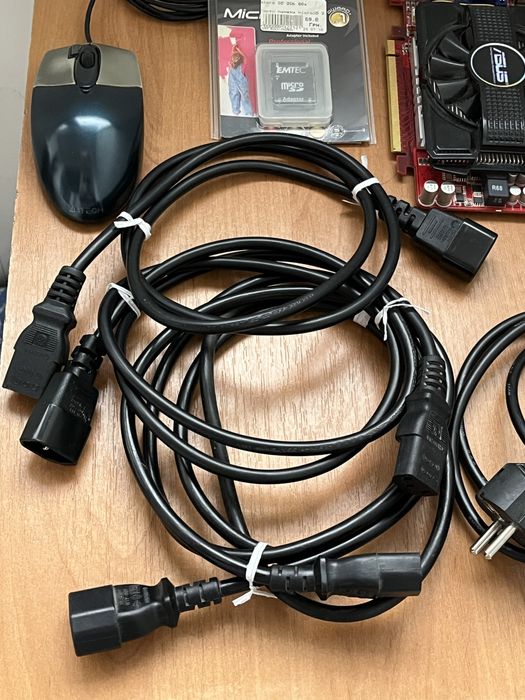 Комплектующие и сетевые кабели для компьютера