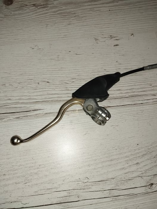 Klamka sprzęgła razem z linką