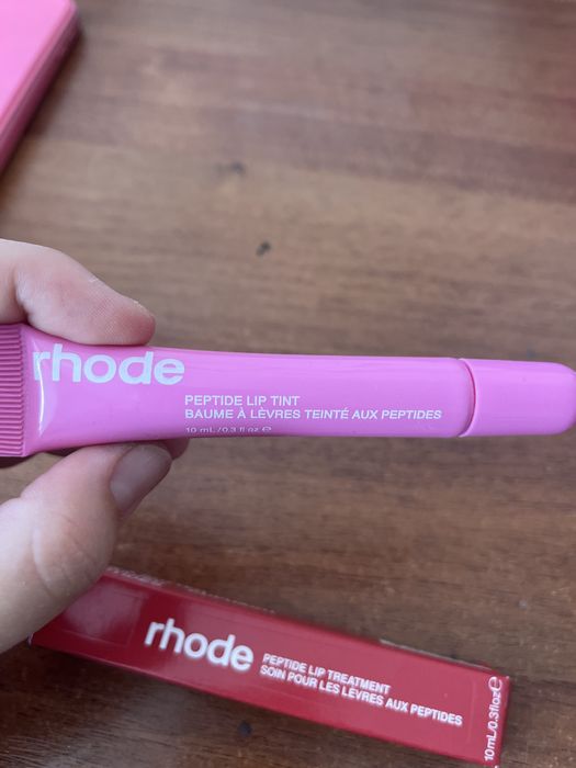 Косметика Rhode.