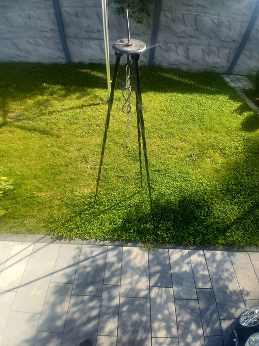 Kociołek żeliwny 11 L plus stojak do wieszania