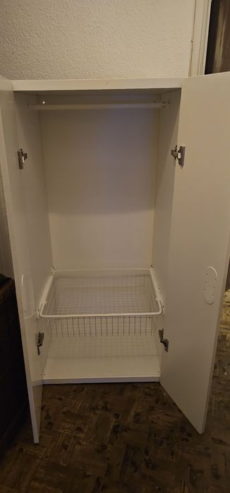 Guarda-roupa e cómoda de criança ikea