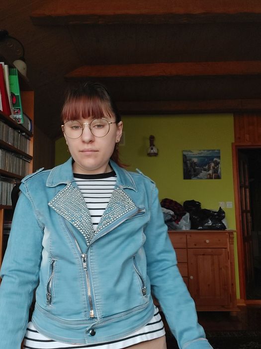 Elegancka kurtka dzinsowa