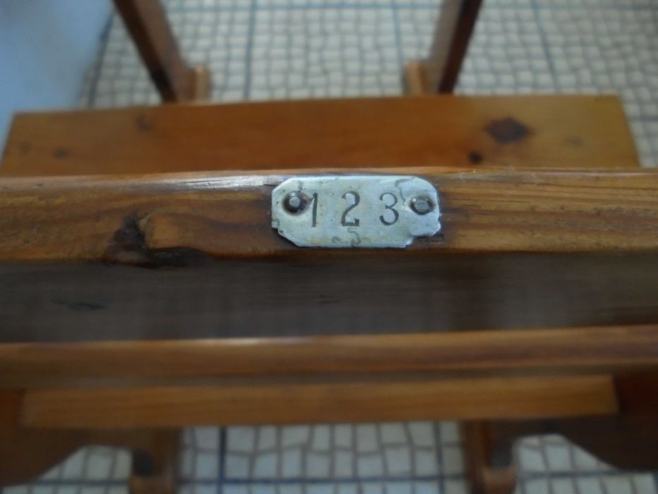 Banco escolar antigo