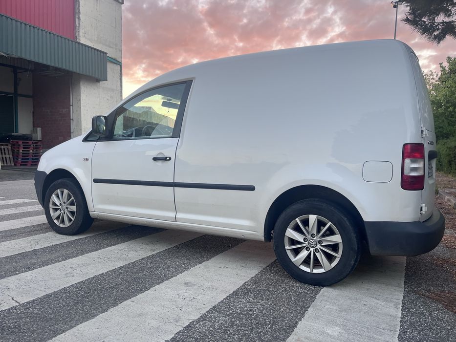 VW Caddy 1.9 TDI 2010 — Muito Estimada