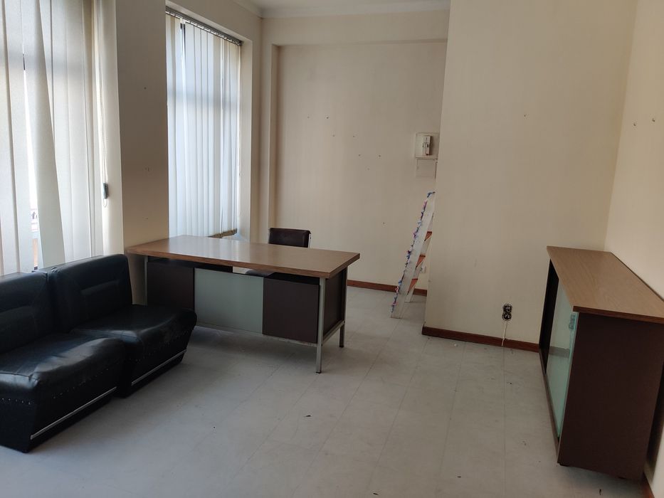 Espaço comercial 75m2 com WC completo 2⁰ andar