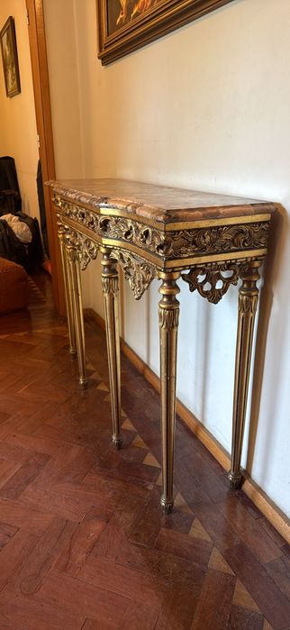 Mesa Consola Clássica Dourada com Tampo em Mármore – Estilo Luís XV