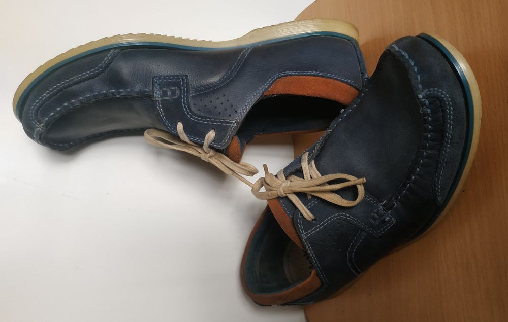 Кроссовки  43 размер