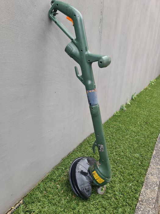 Aparador de Relva Eléctrico - Black & Decker.