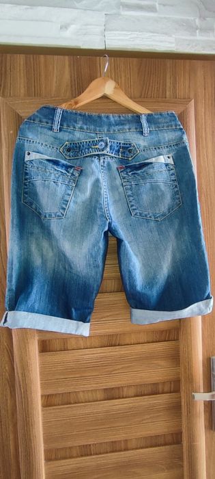 Spodenki jeansowe Cherokee  rozm M -L wymiary na fotkach