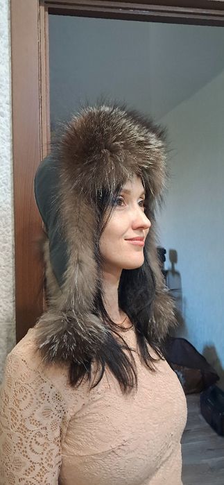 Жіноча шкіряна шапка з чорнобурки