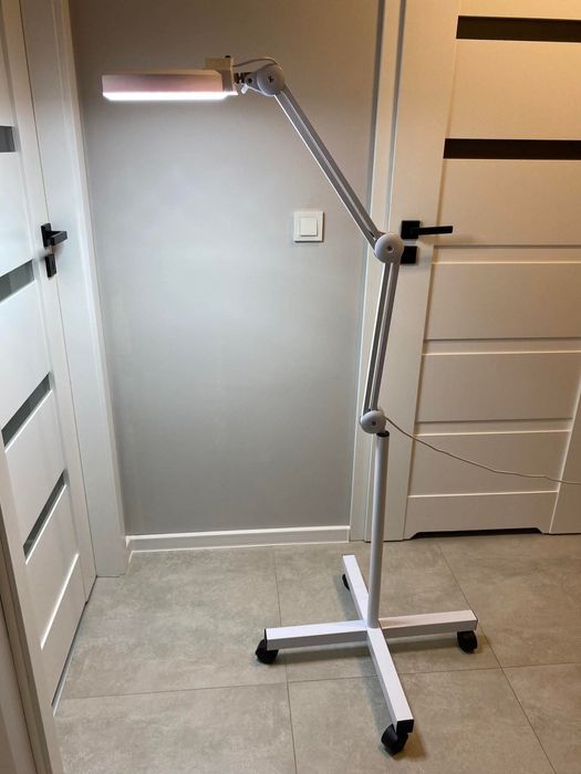 Lampa kosmetyczna z lupą 12W