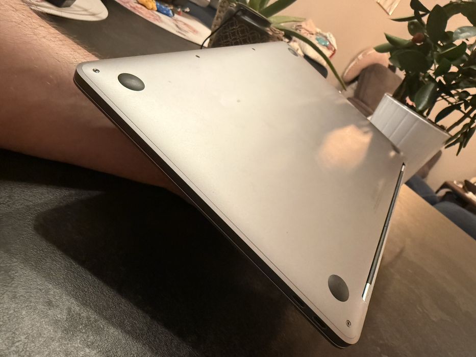 Macbook pro i5 2017 8gb ram, 256 ssd z nową baterią