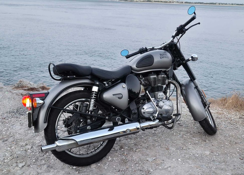 Royal Enfield Classic 500 Gunmetal Grey (2018) – 18.172km / Full LED / Motor 500cc + Lote Completo de Peças/Extras