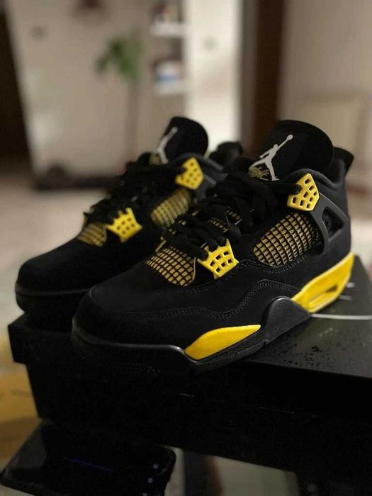 Jordan 4 Retro Thunder r.43