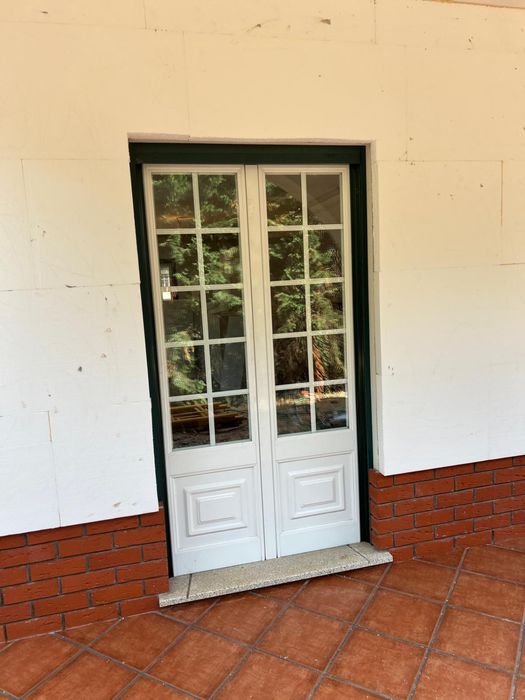Varias portas janelas aluminio branco verde ponte de lima