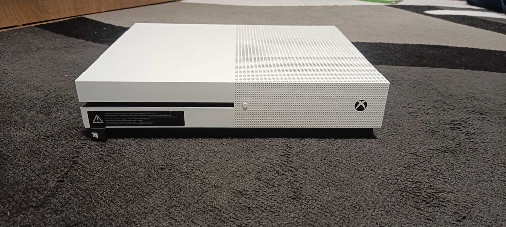 Okazja! Xbox One + 2 Pady (Patrol Tech) + 21 Gier (Wiedźmin 3, RDR2+)