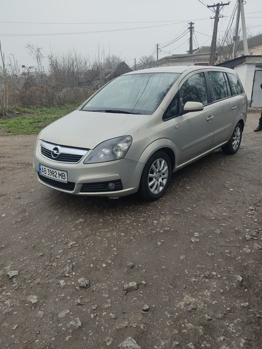 Продам Опель зафіра б. Автомобіль для військових. (Тимчасова реєстрація). Мотор працює нормально. Ходова частина не гримить не стукає. Резина зимова нова. Нове щеплення. Новий стартер. Пічка гріє добре. Решта запитань по телефону або в Вайбер якщо не на зв'язку.