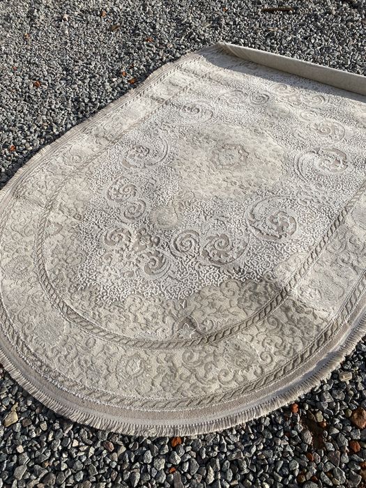 Продам килим овальний бежевого кольру