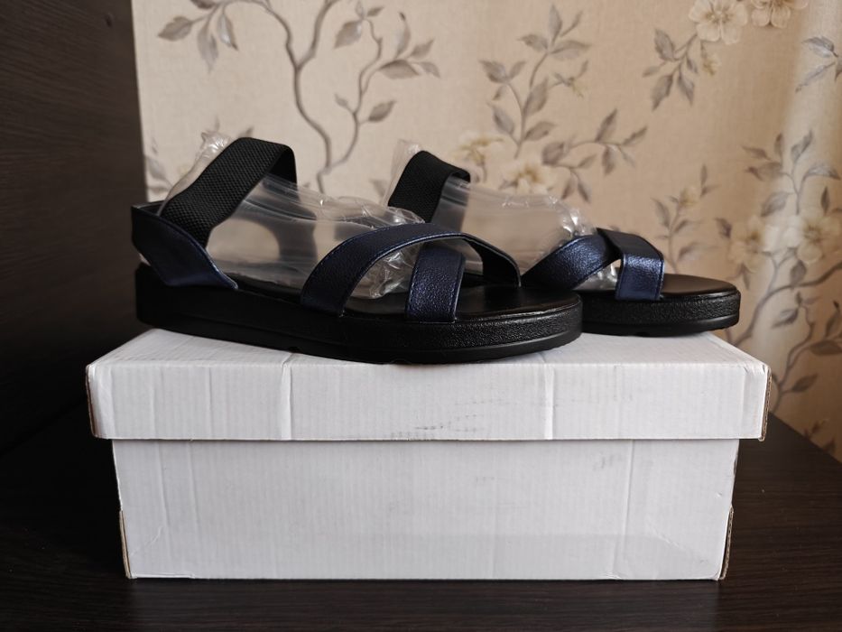 Босоніжки 39 розміру