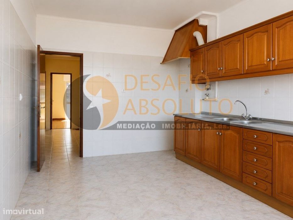 Arrendado/ Investimento - Apartamento T2, c/ Arrecadação. Pinhal Novo