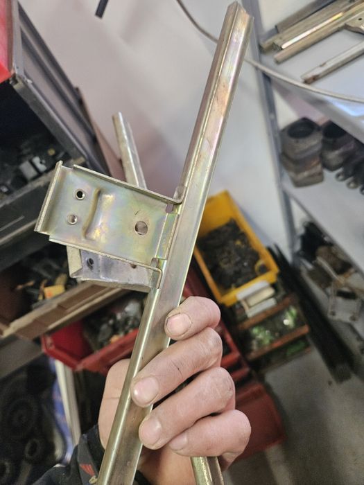 Uchwyty szyby fiat 126p prowadnice