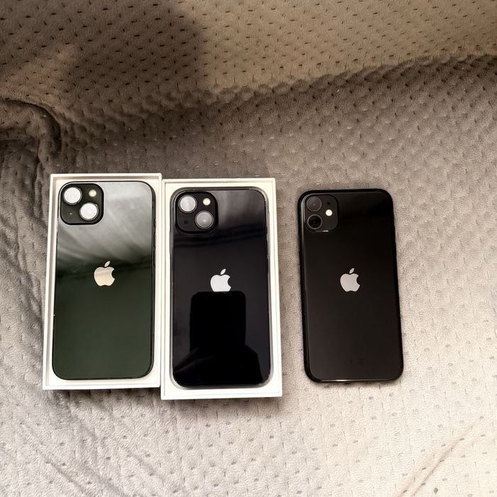 Продам три айфони  дві 13  і одного 11  ціна догоаврна  в усіх телефое
