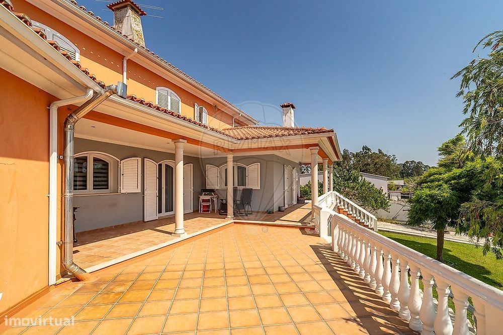 Moradia T4 para venda