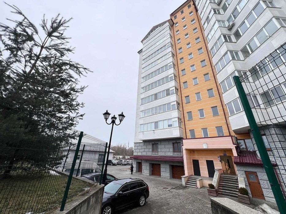 Продається простора 3 кім. квартира в новобудові площею 131 м2