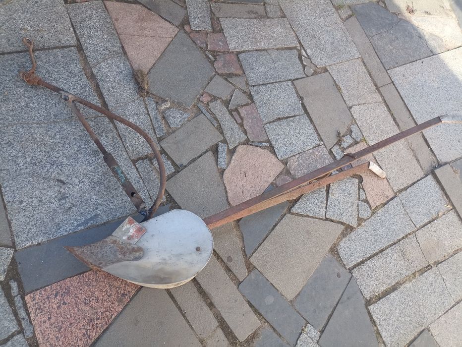 Плуг з нержавіючої сталі