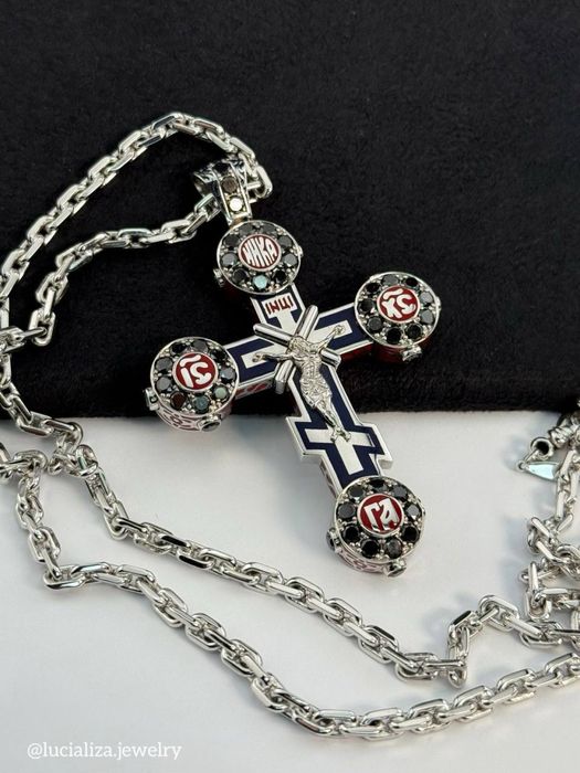 Хрест з діамантами  Біле золото 750 проба