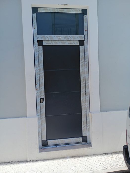 Moradia T12 totalmente remodelada no centro de Almeirim